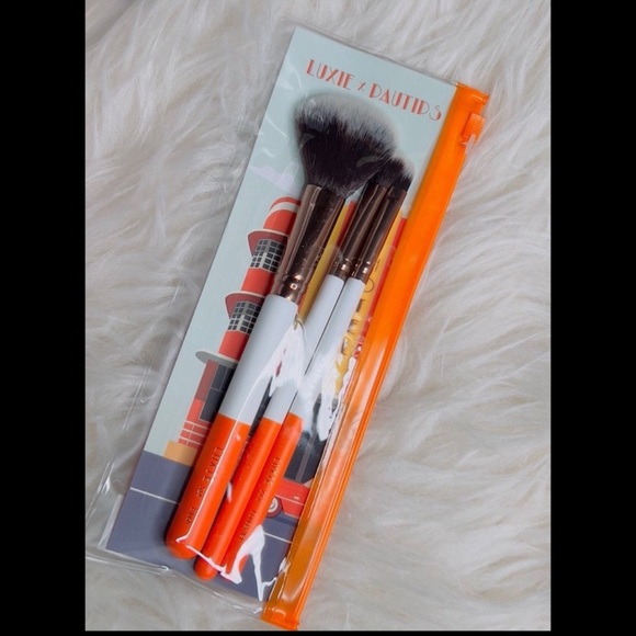 Luxie Other - Luxie x Pautips Por La Roche Makeup Brush Set